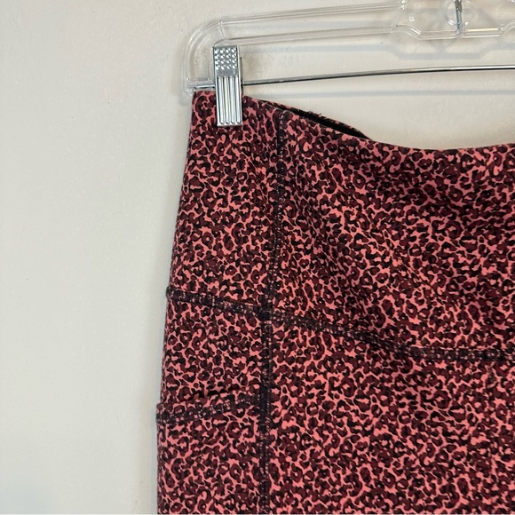Chico's | Zenergy So Slimming Pocket Leggings Pink Animal Print Size 8 - Picture 2 of 6